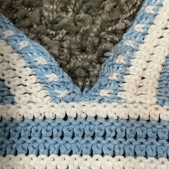 Crocheted Cropped Top Juniors (M) - Picture 3 of 7